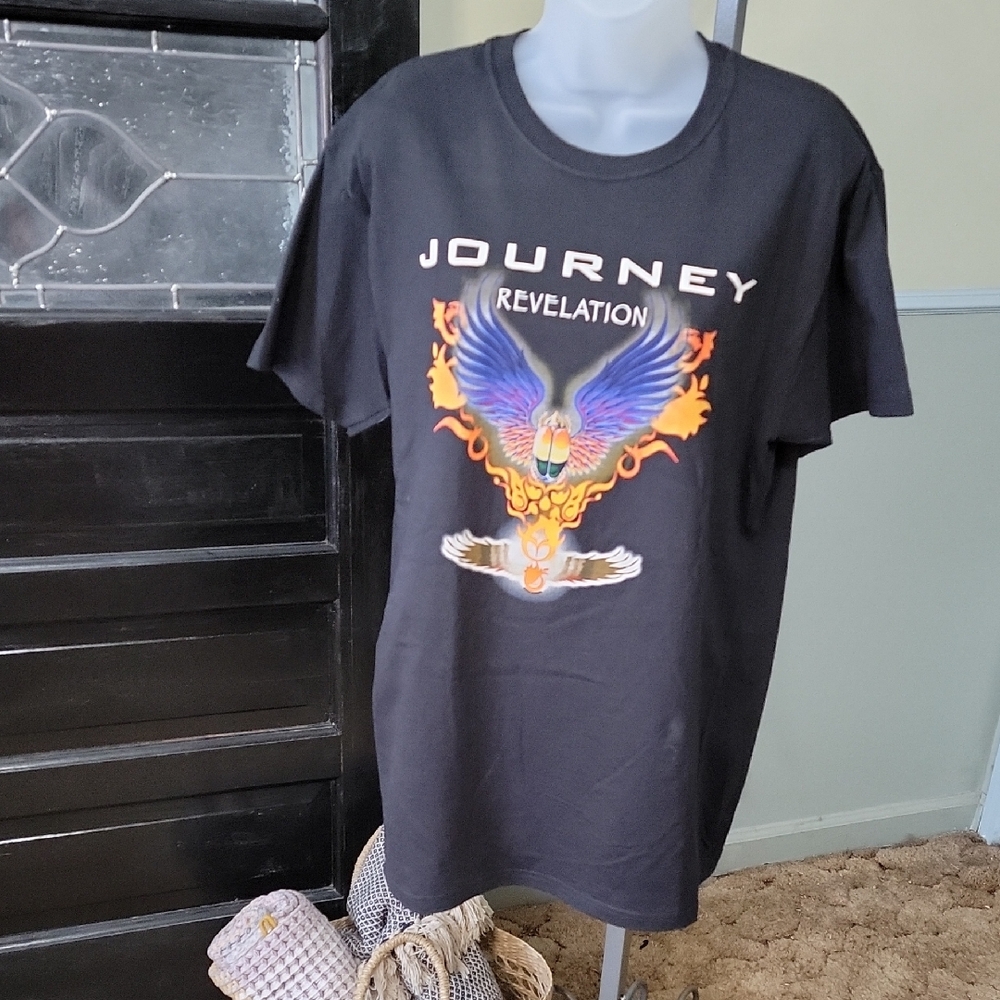 M&O Gold Black Journey Revelation Graphic T-Shirt Size M